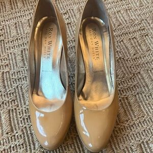 Ron White Patent Leather Pumps Tan/ Nude - Gorgeous- 39- Made in Italy.